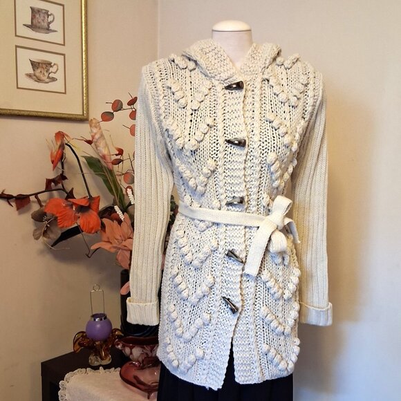 Elegant Cream Knit Women's Cardigan - Picture 2 of 3